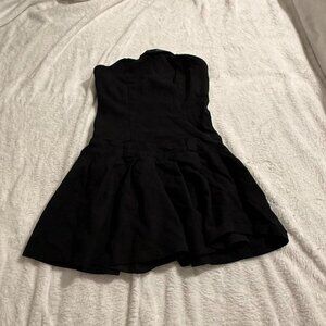 Classic black strapless mini dress 🖤✨